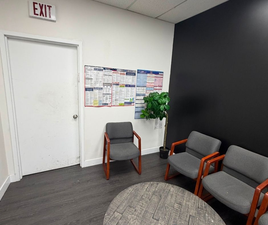 Clutter Free Service Lynbrook - waiting area
