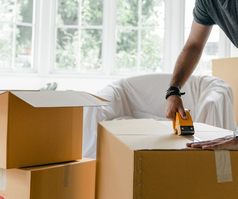 Hoarding Cleaning in New York - packing up boxes