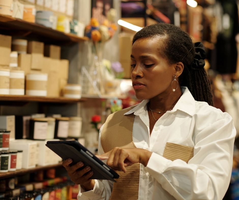 Retail Store Cleanout Service in New York - taking inventory